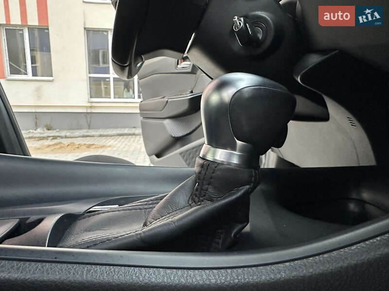 Позашляховик / Кросовер Toyota C-HR 2016 в Вінниці