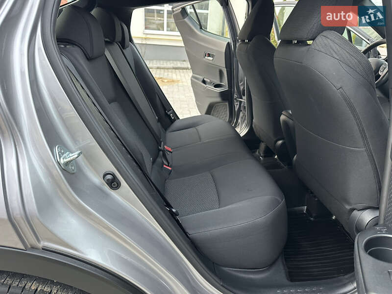 Позашляховик / Кросовер Toyota C-HR 2016 в Вінниці