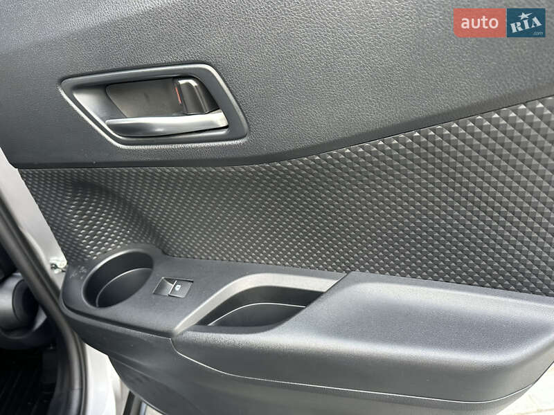 Позашляховик / Кросовер Toyota C-HR 2016 в Вінниці