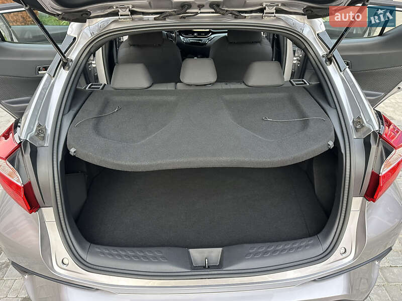 Позашляховик / Кросовер Toyota C-HR 2016 в Вінниці