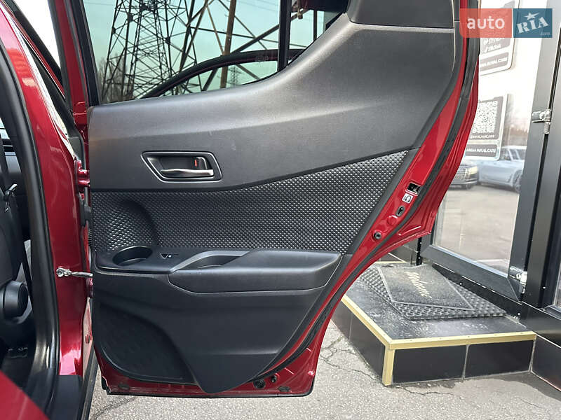 Позашляховик / Кросовер Toyota C-HR 2016 в Харкові фото 22 Позашляховик / Кросовер Toyota C-HR 2016 в Харкові