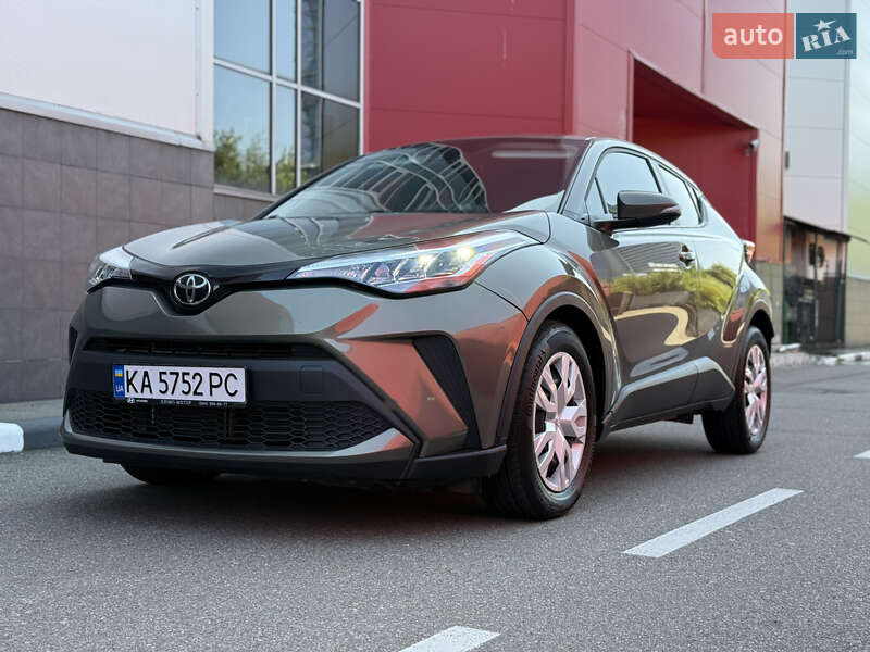 Внедорожник / Кроссовер Toyota C-HR 2021 в Киеве