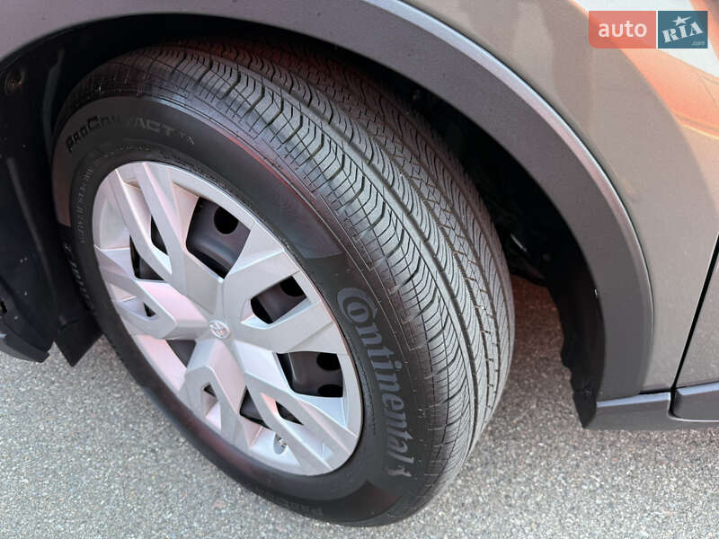 Внедорожник / Кроссовер Toyota C-HR 2021 в Киеве