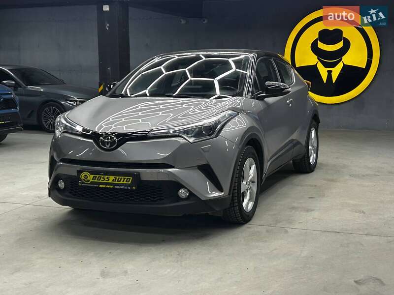 Позашляховик / Кросовер Toyota C-HR 2016 в Чернівцях
