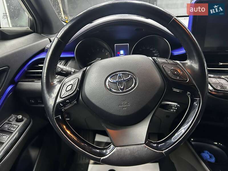 Позашляховик / Кросовер Toyota C-HR 2016 в Чернівцях