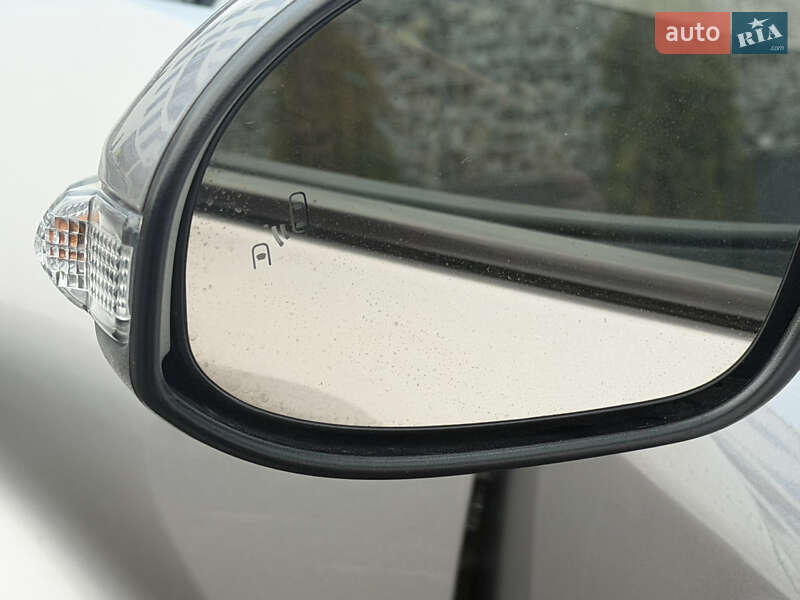 Позашляховик / Кросовер Toyota C-HR 2017 в Житомирі