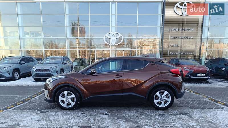 Внедорожник / Кроссовер Toyota C-HR 2017 в Киеве