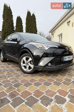 Позашляховик / Кросовер Toyota C-HR 2017 в Миколаєві