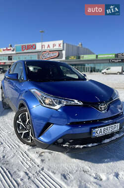 Внедорожник / Кроссовер Toyota C-HR 2017 в Киеве