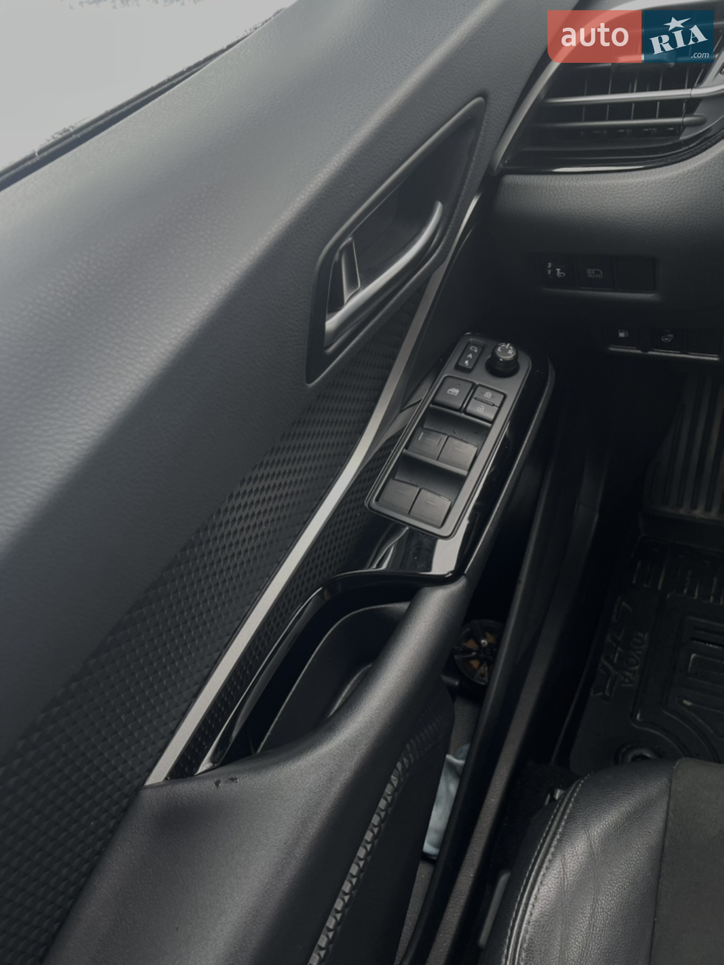 2021 Toyota C-HR - мініатюра 31