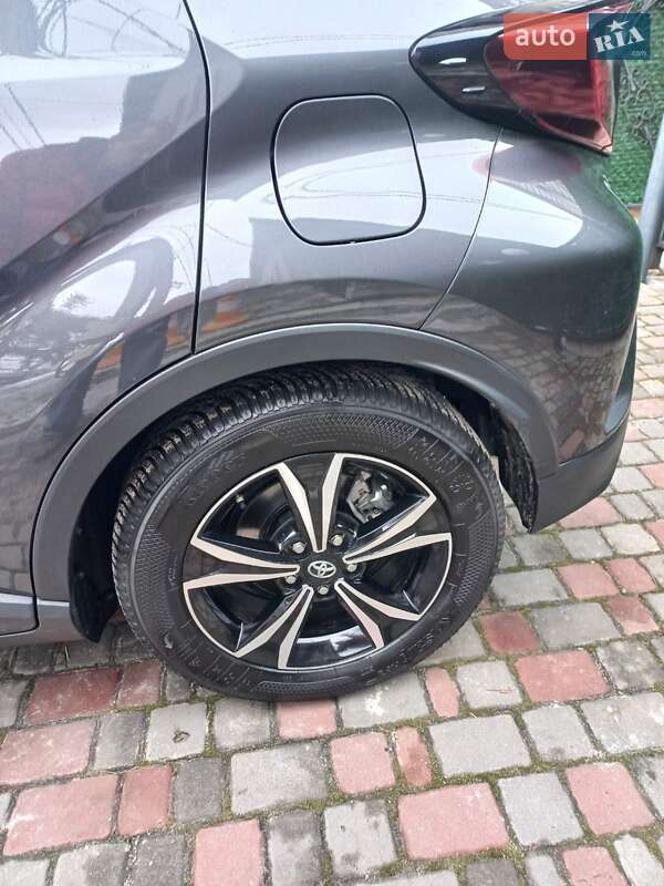 Внедорожник / Кроссовер Toyota C-HR 2021 в Киеве