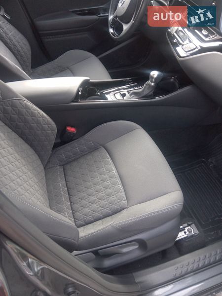 Внедорожник / Кроссовер Toyota C-HR 2021 в Киеве