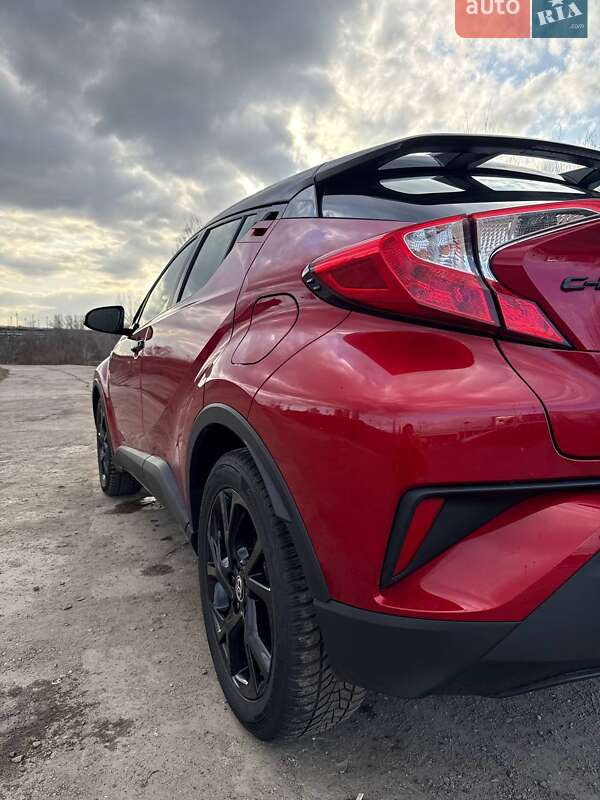 Внедорожник / Кроссовер Toyota C-HR 2021 в Киеве