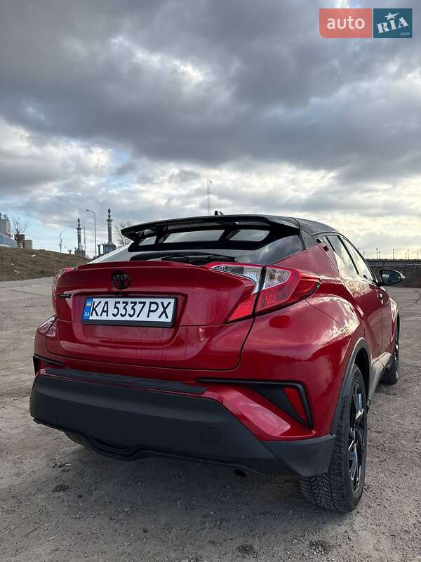 Внедорожник / Кроссовер Toyota C-HR 2021 в Киеве