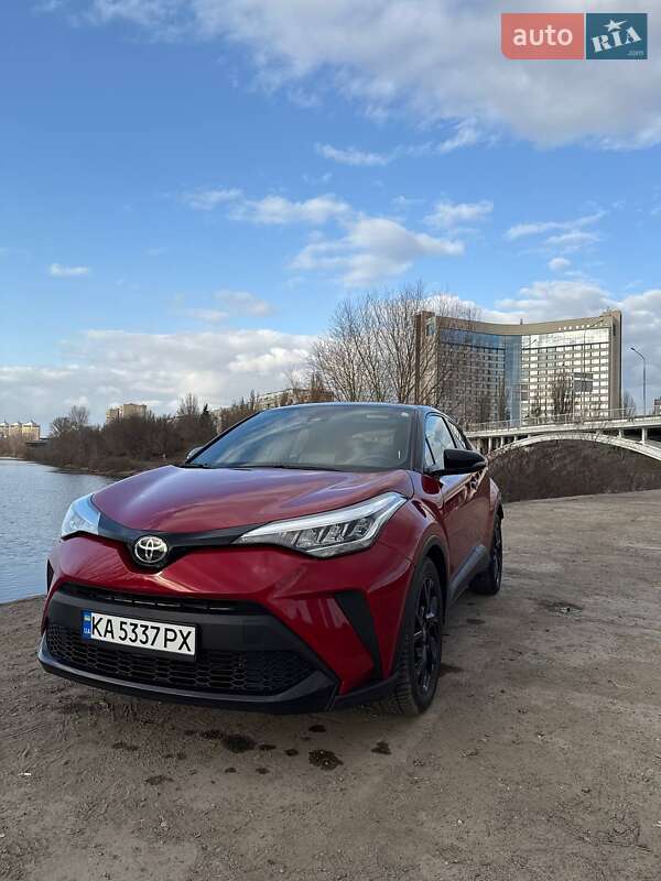 Внедорожник / Кроссовер Toyota C-HR 2021 в Киеве