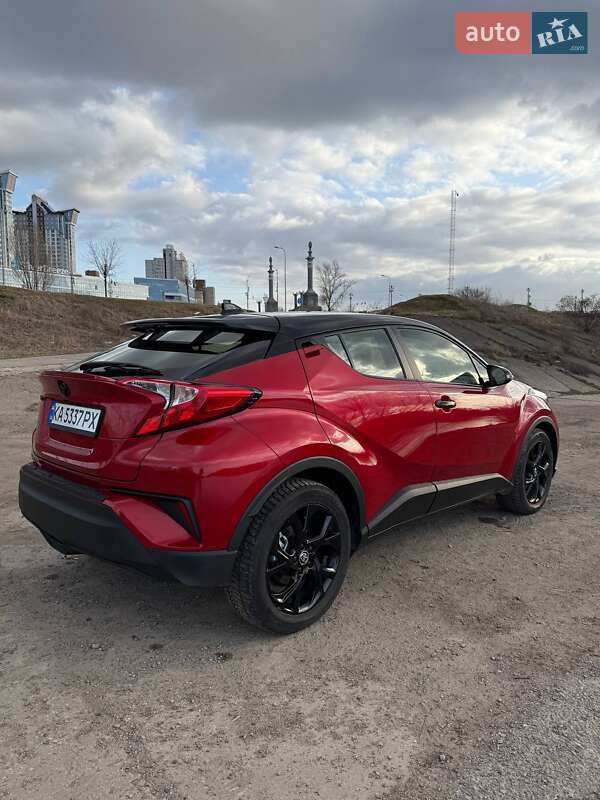 Внедорожник / Кроссовер Toyota C-HR 2021 в Киеве