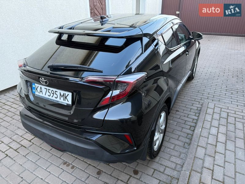 Внедорожник / Кроссовер Toyota C-HR 2017 в Киеве