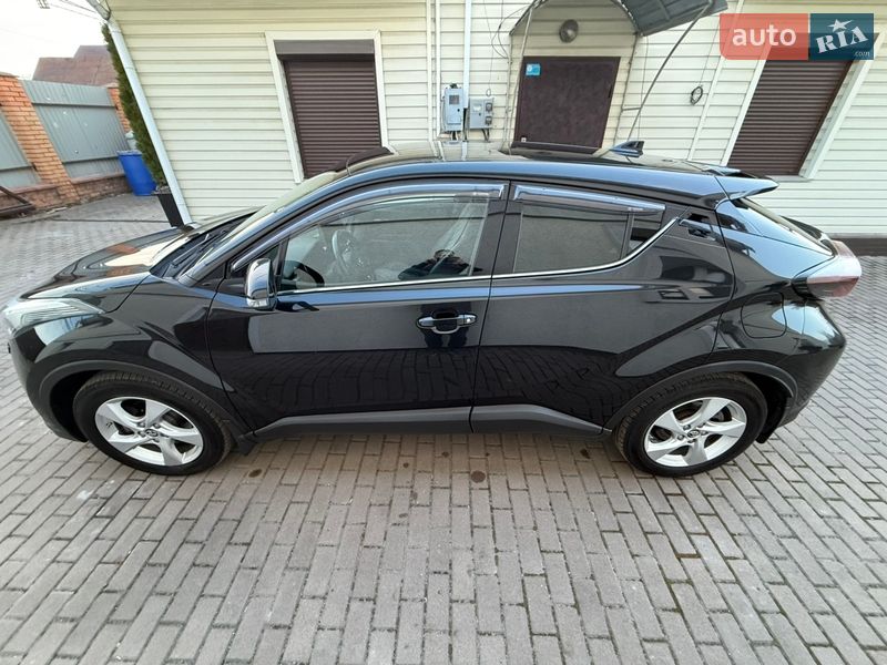 Внедорожник / Кроссовер Toyota C-HR 2017 в Киеве