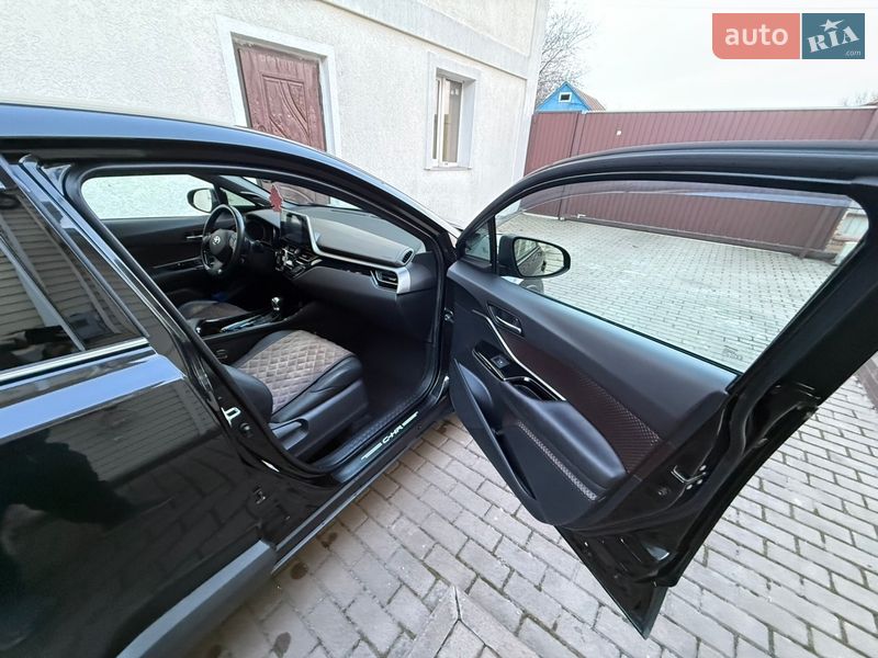 Внедорожник / Кроссовер Toyota C-HR 2017 в Киеве