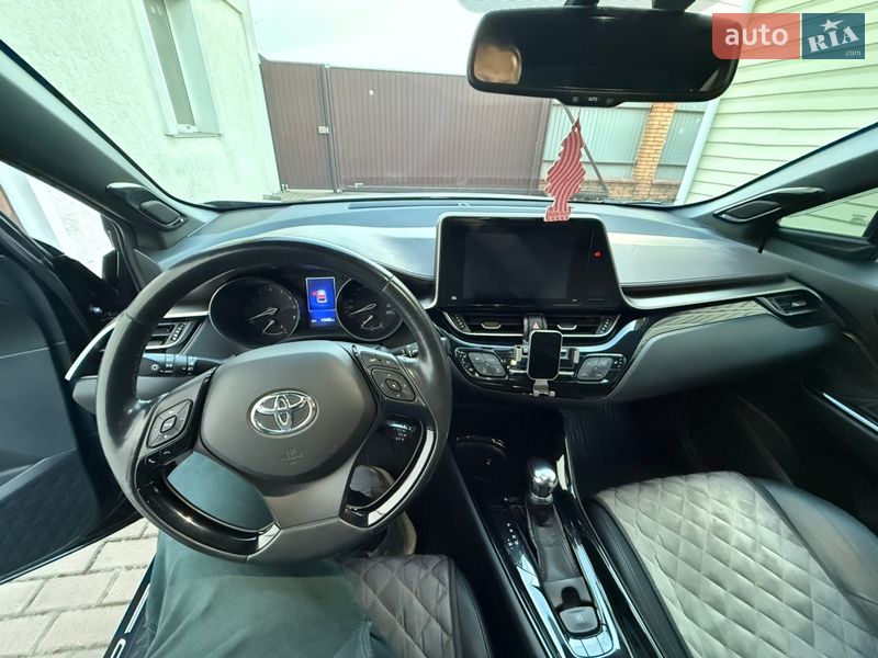 Внедорожник / Кроссовер Toyota C-HR 2017 в Киеве