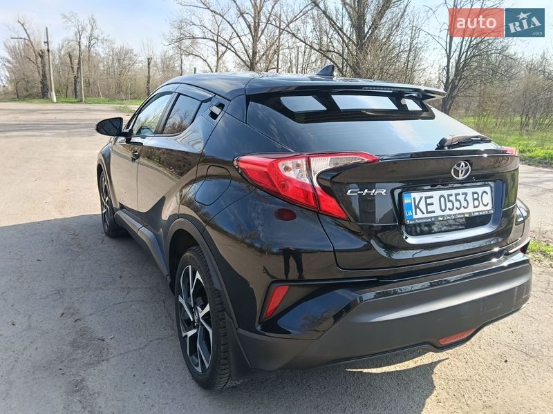 Внедорожник / Кроссовер Toyota C-HR 2017 в Кривом Роге