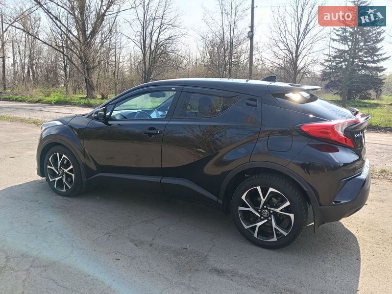 Внедорожник / Кроссовер Toyota C-HR 2017 в Кривом Роге