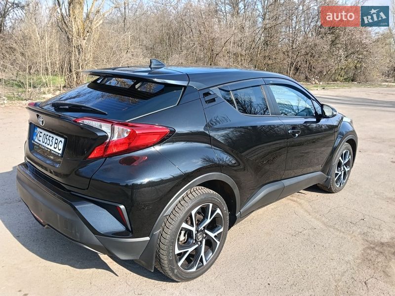Внедорожник / Кроссовер Toyota C-HR 2017 в Кривом Роге