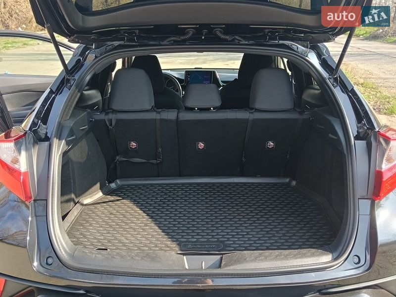 Внедорожник / Кроссовер Toyota C-HR 2017 в Кривом Роге