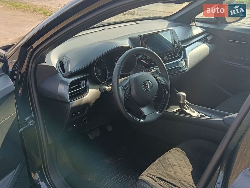 Внедорожник / Кроссовер Toyota C-HR 2017 в Кривом Роге