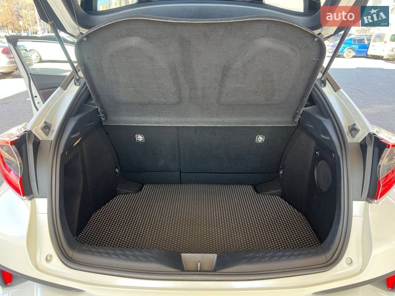 Позашляховик / Кросовер Toyota C-HR 2018 в Одесі