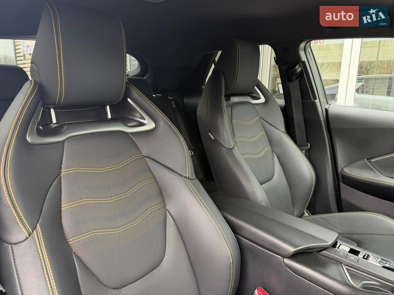 Внедорожник / Кроссовер Toyota C-HR 2024 в Луцке