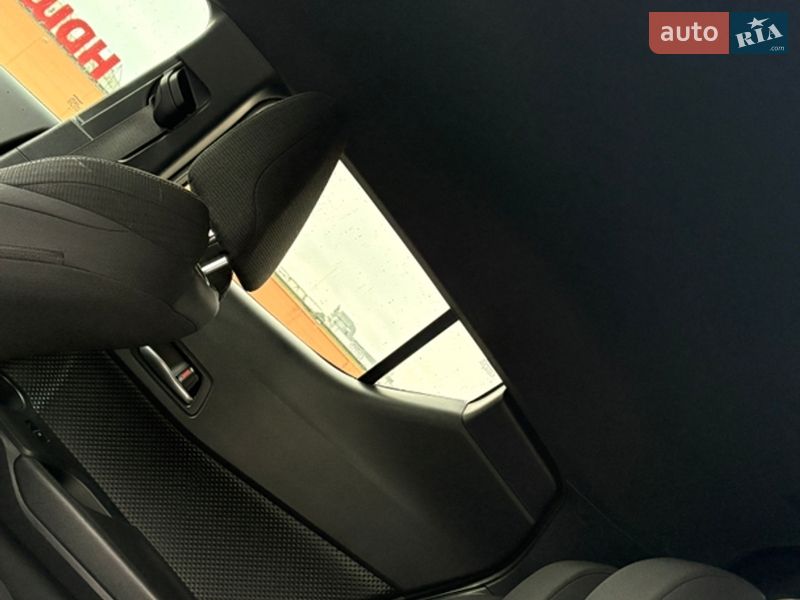 Внедорожник / Кроссовер Toyota C-HR 2019 в Киеве фото 14 Внедорожник / Кроссовер Toyota C-HR 2019 в Киеве