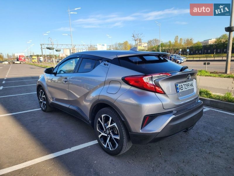 Позашляховик / Кросовер Toyota C-HR 2018 в Києві