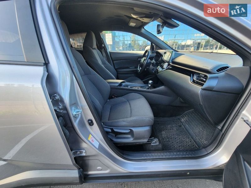 Позашляховик / Кросовер Toyota C-HR 2018 в Києві