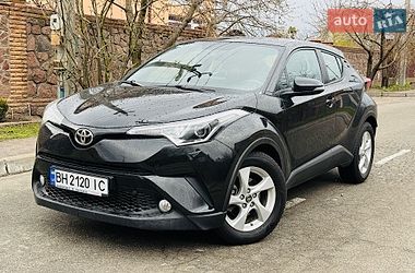 Позашляховик / Кросовер Toyota C-HR 2018 в Києві