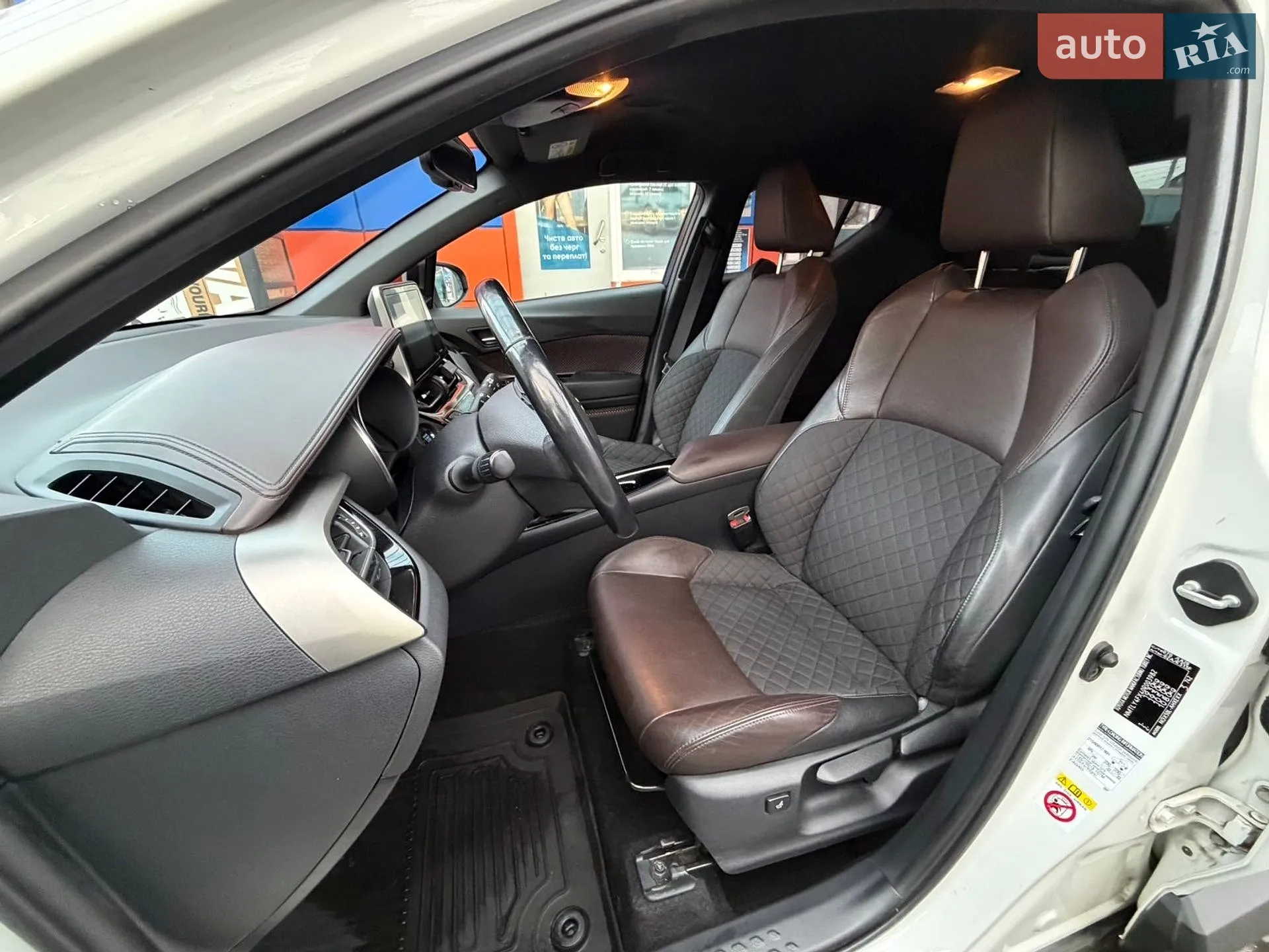 2016 Toyota C-HR - мініатюра 14