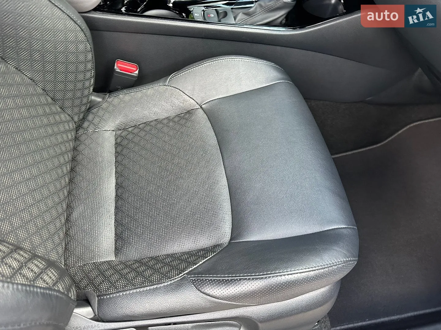 2019 Toyota C-HR - мініатюра 158