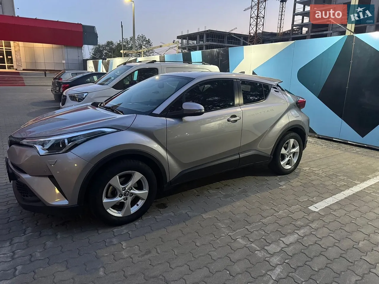 2017 Toyota C-HR - мініатюра 24