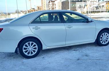 Седан Toyota Camry 2014 в Киеве