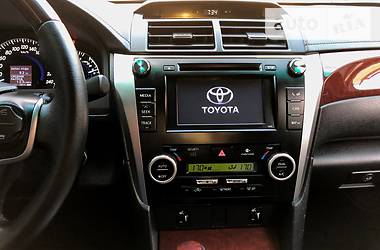 Седан Toyota Camry 2013 в Ужгороде