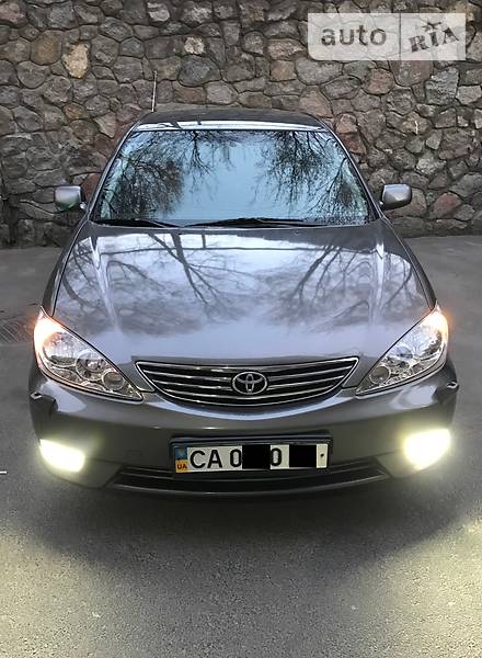 Toyota Camry 2005 года