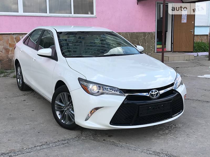 Седан Toyota Camry 2017 в Киеве