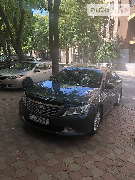 Седан Toyota Camry 2012 в Днепре