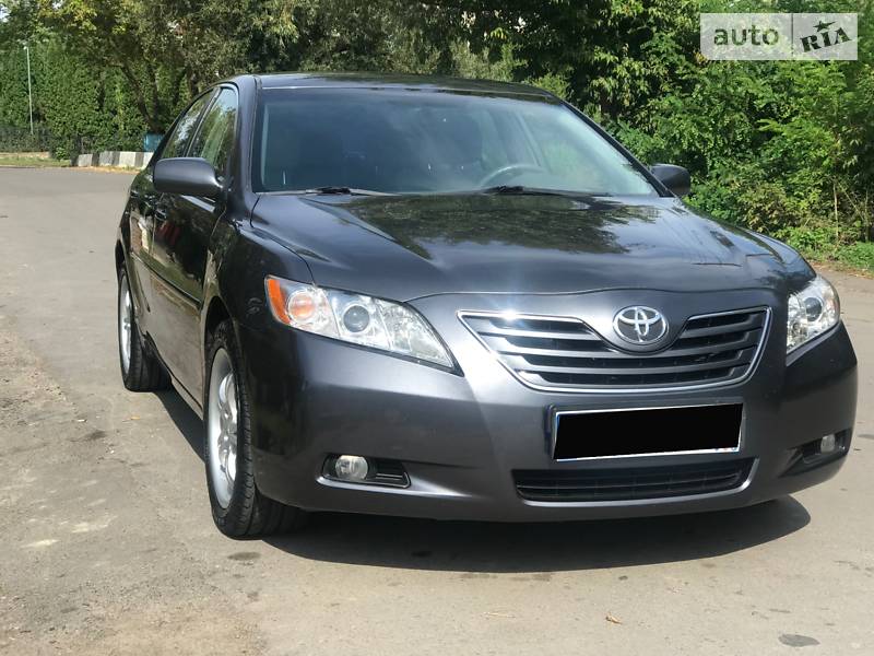 Седан Toyota Camry 2009 в Ровно