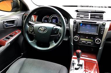 Седан Toyota Camry 2014 в Дніпрі