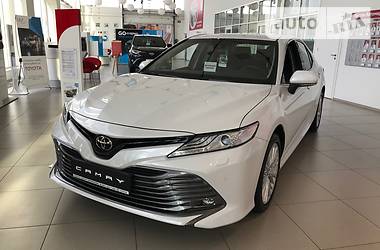 Седан Toyota Camry 2018 в Запорожье