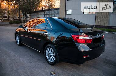 Седан Toyota Camry 2014 в Днепре