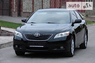 Седан Toyota Camry 2009 в Ровно