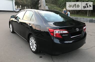 Седан Toyota Camry 2014 в Киеве