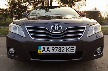 Седан Toyota Camry 2010 в Киеве